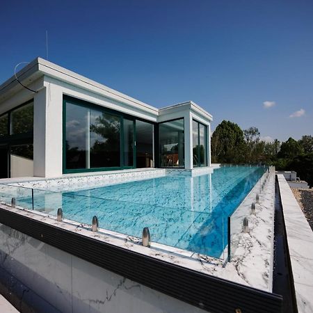 Villa Bauhaus Gold Шіофок Екстер'єр фото