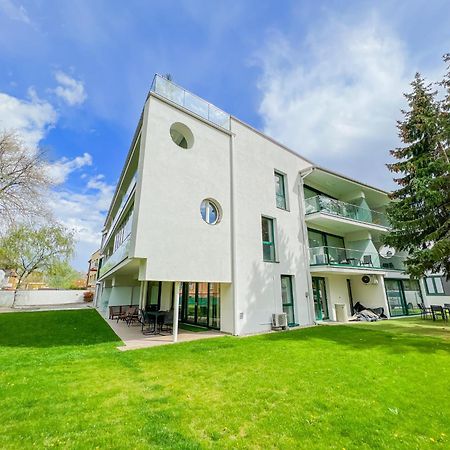Villa Bauhaus Gold Шіофок Екстер'єр фото