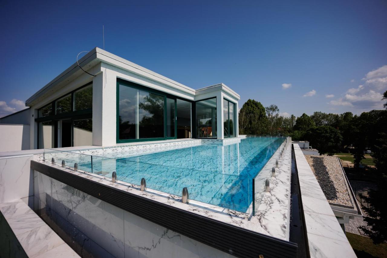 Villa Bauhaus Gold Шіофок Екстер'єр фото