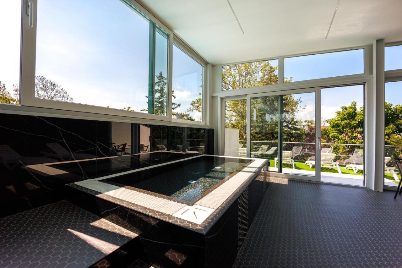Villa Bauhaus Gold Шіофок Екстер'єр фото