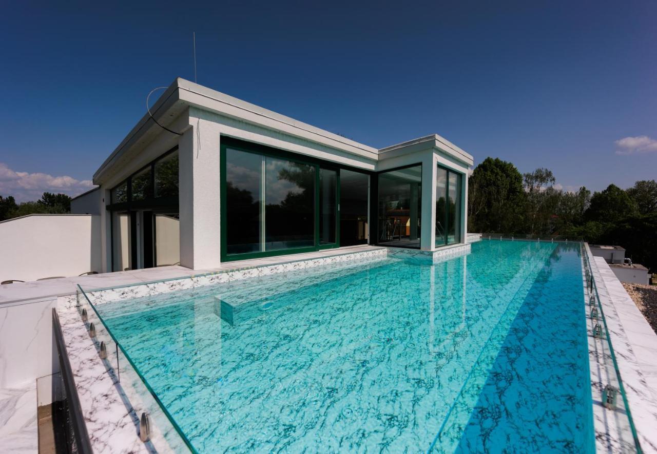 Villa Bauhaus Gold Шіофок Екстер'єр фото