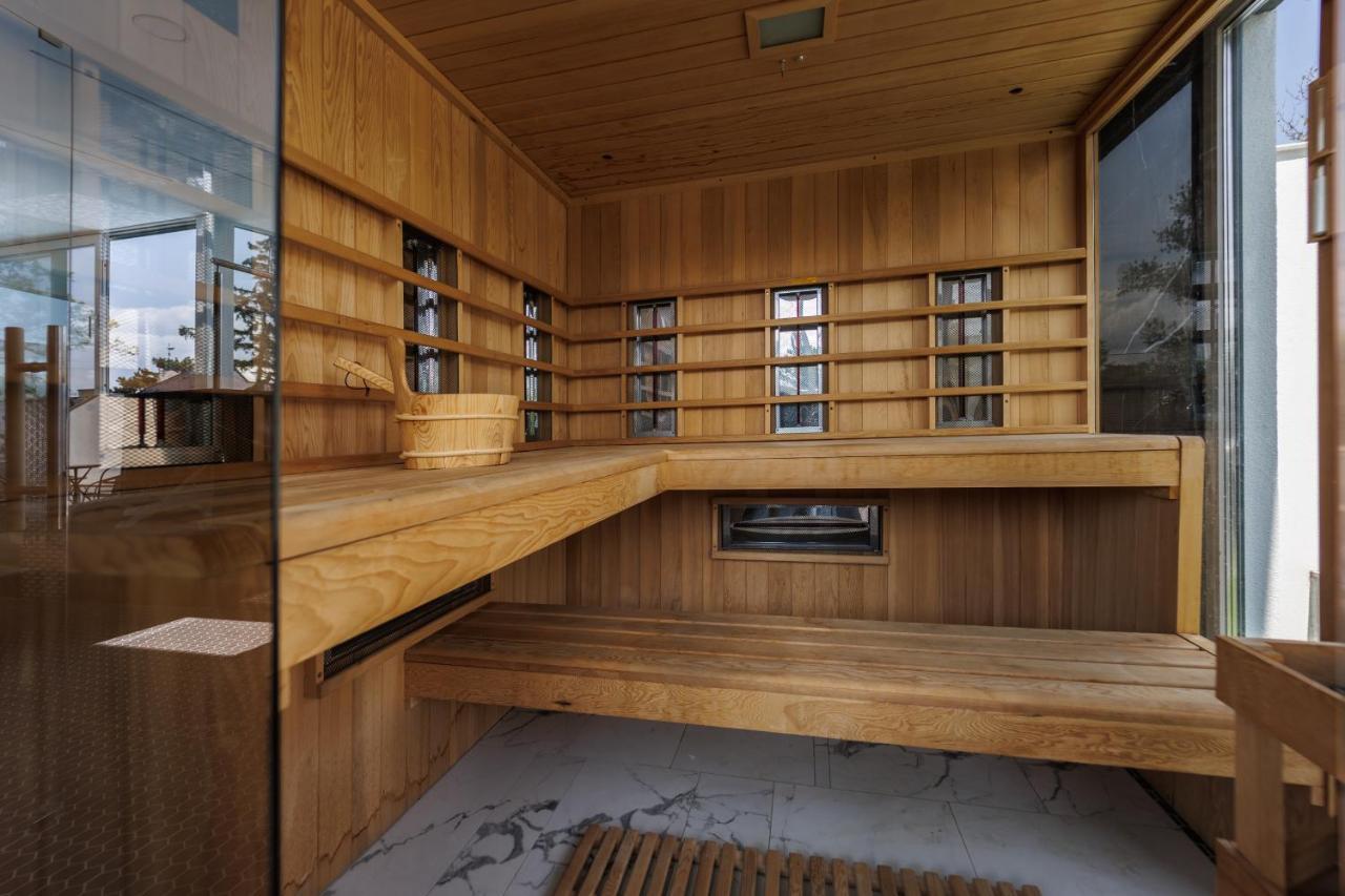 Villa Bauhaus Gold Шіофок Екстер'єр фото