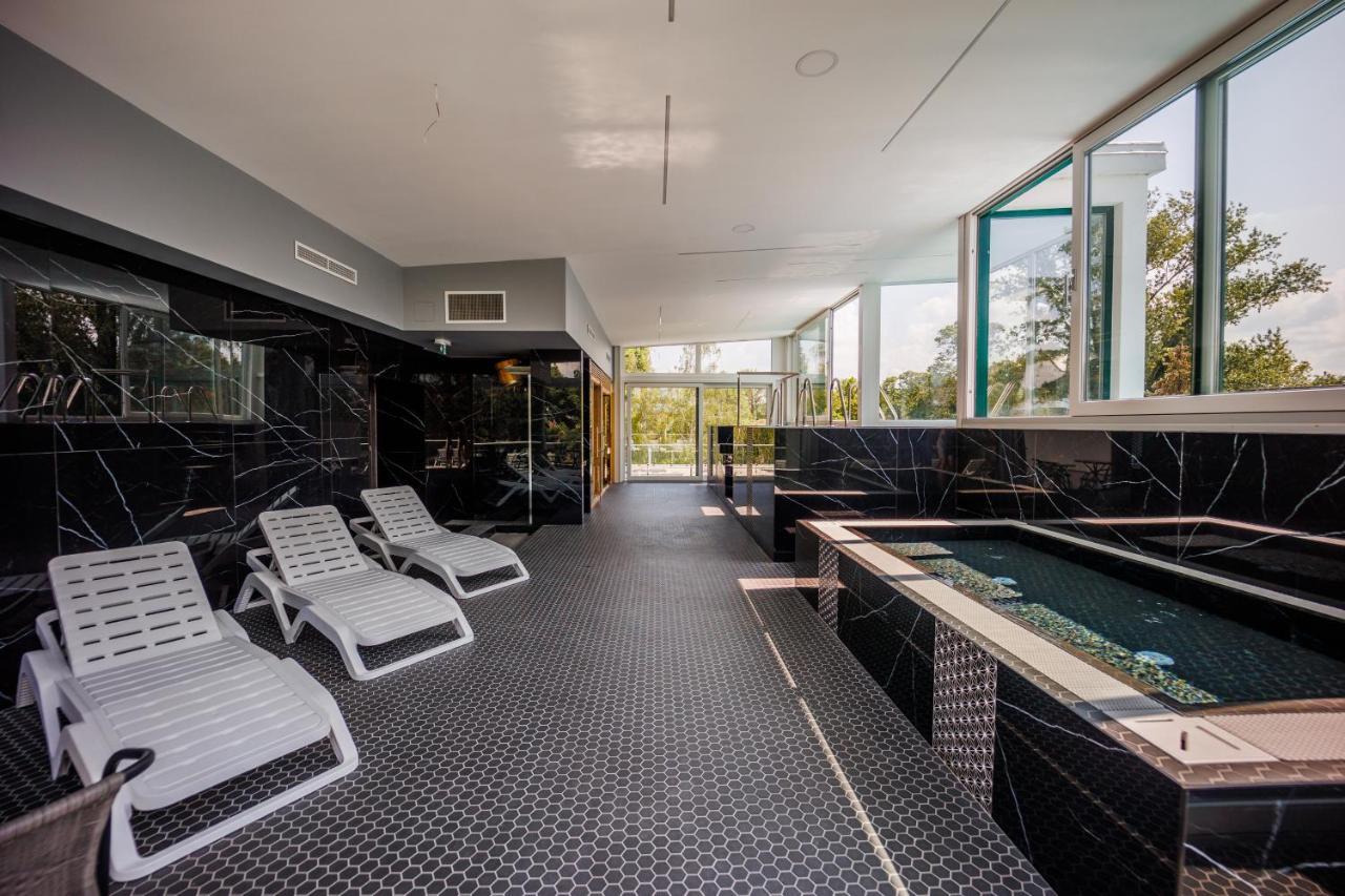 Villa Bauhaus Gold Шіофок Екстер'єр фото
