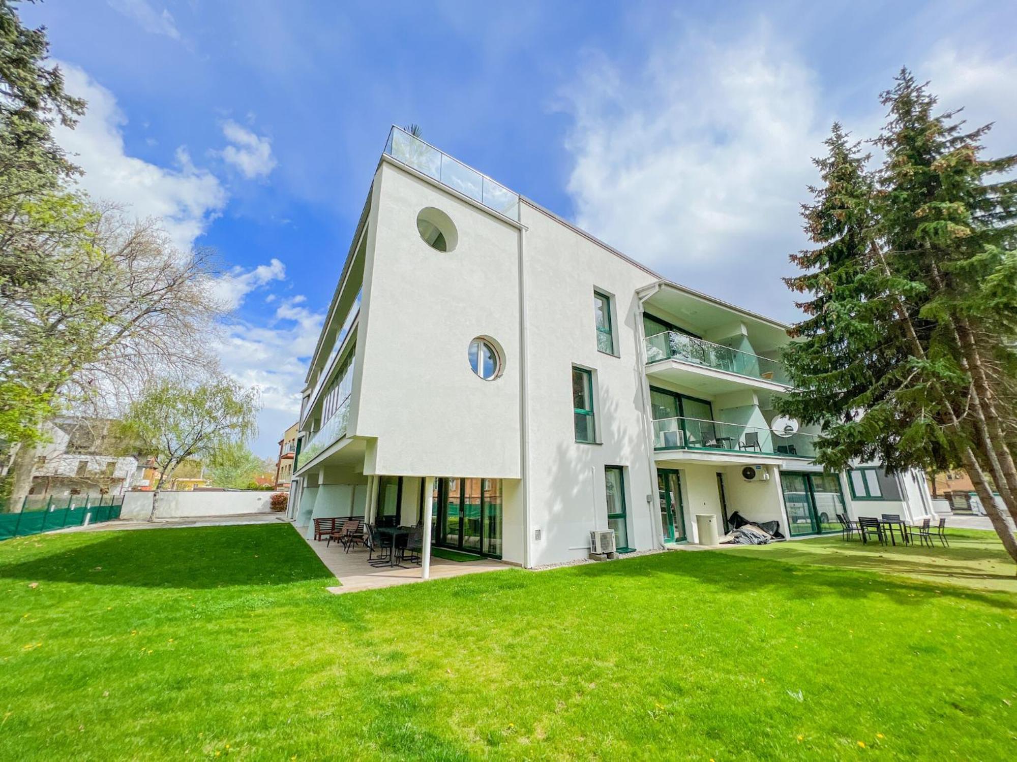 Villa Bauhaus Gold Шіофок Екстер'єр фото