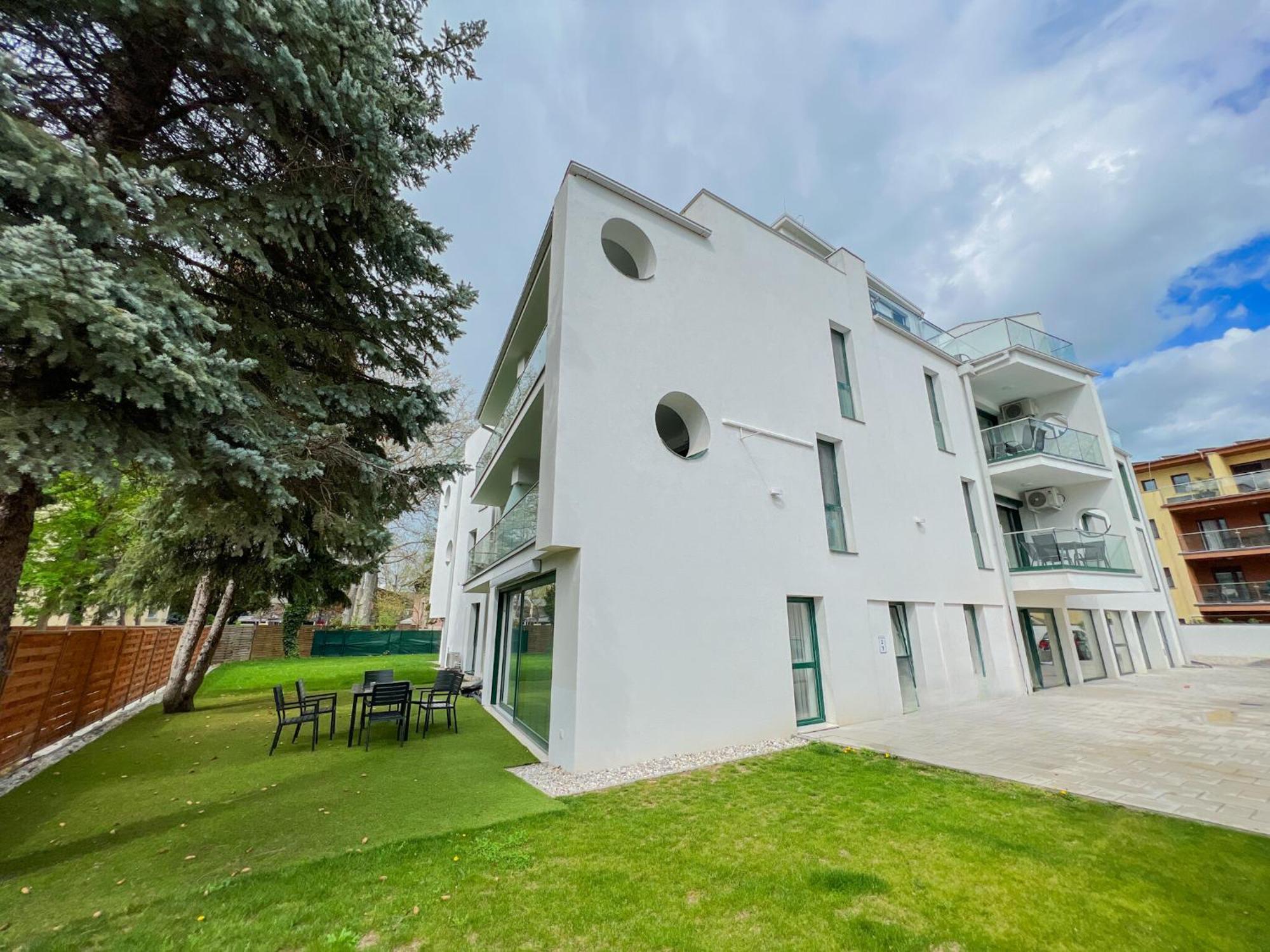 Villa Bauhaus Gold Шіофок Екстер'єр фото